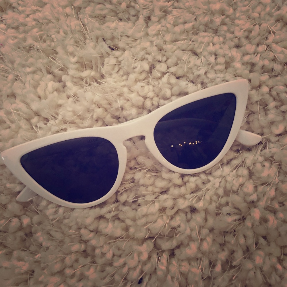 WHITE CAT EYE SUNGLASSES